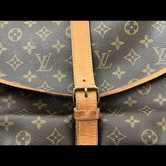 Authentic Beautiful Louis Vuitton Saumur 35 Shoulder Bag. - Picture 13 of 16
